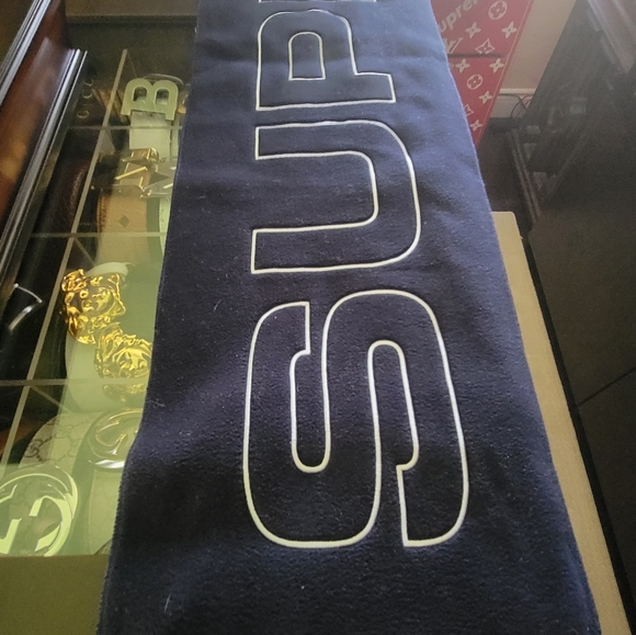 Supreme Polartec Logo Scarf (FW17) - Picture 4 of 4